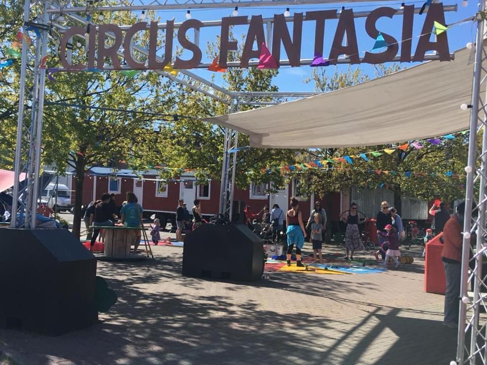 Circus Fantasia Росток Екстериор снимка