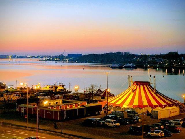 Circus Fantasia Росток Екстериор снимка